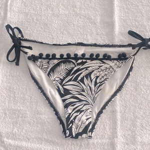 Like New cute black and white swim  bottoms